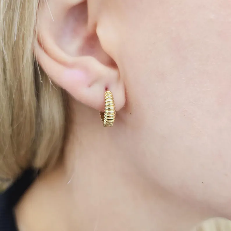 Ribbed Hoop Earring - Görsel 2