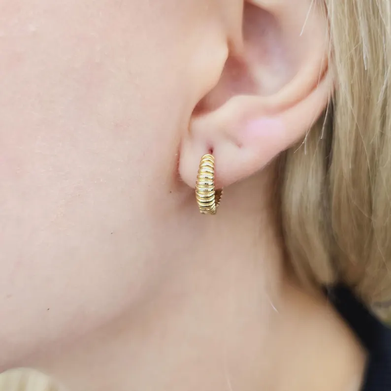 Ribbed Hoop Earring - Görsel 3