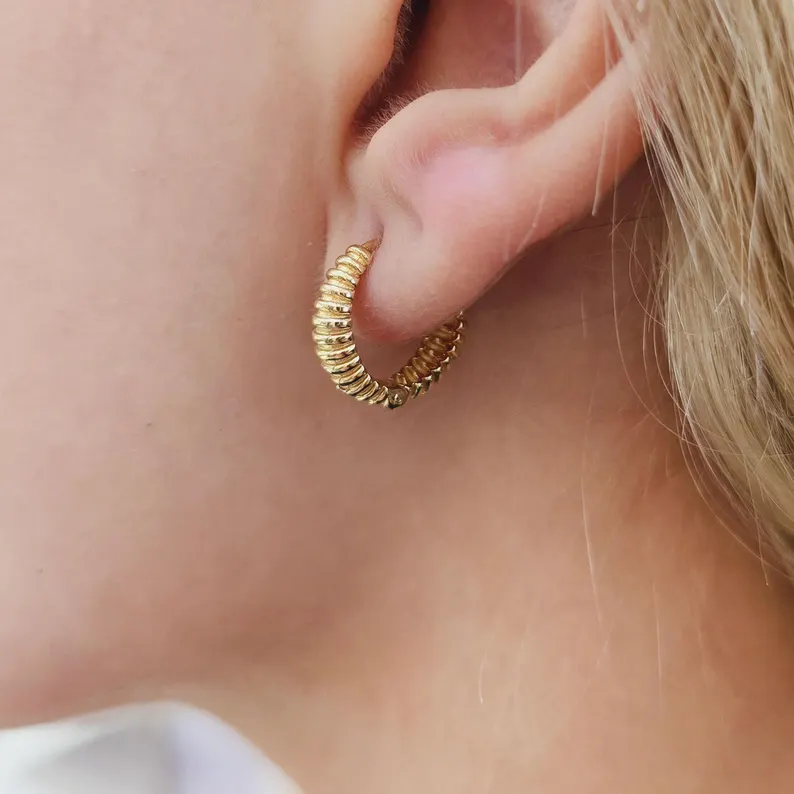 Ribbed Hoop Earring - Görsel 4