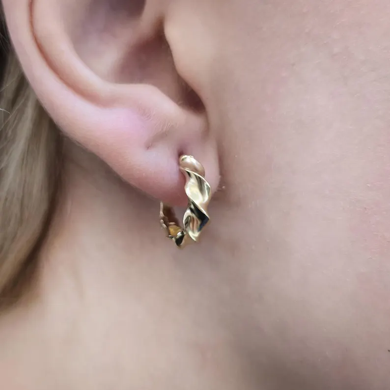 Wave Hoop Earrings - Görsel 3